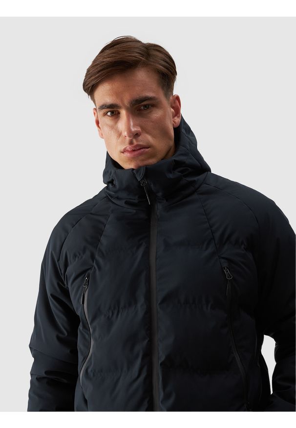 4f - 4F Płaszcz puchowy z syntetycznym wypełnieniem membrana 10000 męski - czarny M. Okazja: na co dzień. Kolor: czarny. Materiał: puch, syntetyk. Długość: do kolan. Wzór: gładki. Sezon: zima. Styl: casual, klasyczny, sportowy