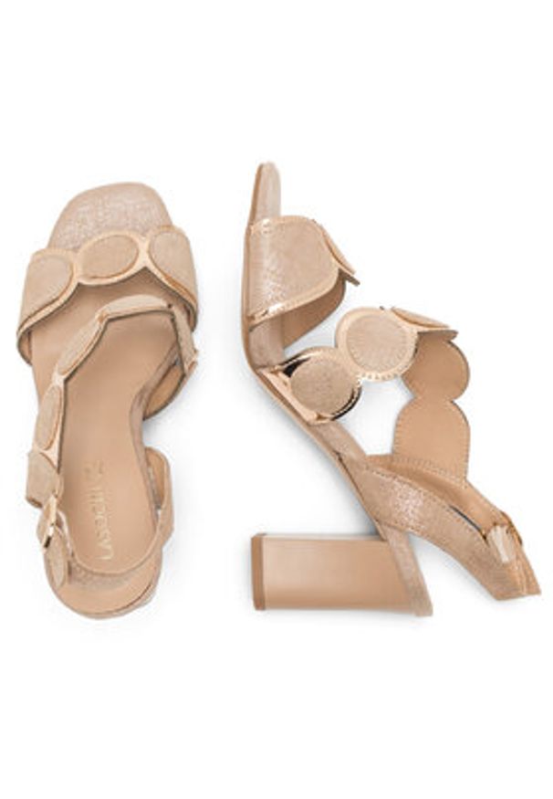 Lasocki Sandały WYL3119-2Z Beżowy. Kolor: beżowy. Materiał: skóra