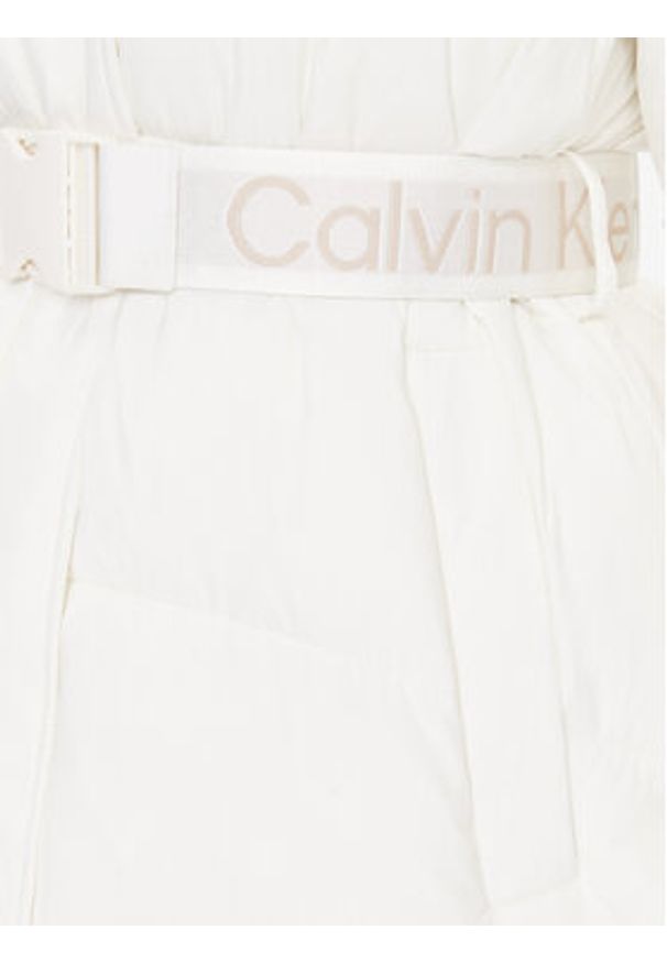 Calvin Klein Jeans Płaszcz zimowy J20J221894 Écru Regular Fit. Materiał: syntetyk. Sezon: zima