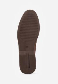 Born2be - Brązowe Mokasyny z Prostokątną Metaliczną Ozdobą Aeleorane. Nosek buta: okrągły. Zapięcie: klamry. Kolor: brązowy. Materiał: zamsz, skóra. Wzór: aplikacja. Obcas: na obcasie. Styl: klasyczny. Wysokość obcasa: niski #3