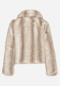 Born2be - Jasnobeżowa Kurtka Futerko o Prostym Kroju z Zapięciem na Suwak Tusiviela. Okazja: na co dzień. Typ kołnierza: golf. Kolor: beżowy. Materiał: futro. Styl: casual, elegancki #2