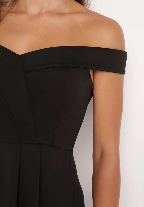 Born2be - Czarna Elegancka Sukienka o Fasonie Hiszpanki z Materiałowym Paskiem Xaelia. Typ kołnierza: dekolt hiszpanka. Kolor: czarny. Materiał: materiał. Styl: elegancki