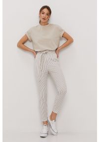 Vero Moda Spodnie damskie kolor biały proste high waist. Okazja: na co dzień. Stan: podwyższony. Kolor: biały. Materiał: bawełna. Styl: casual #3