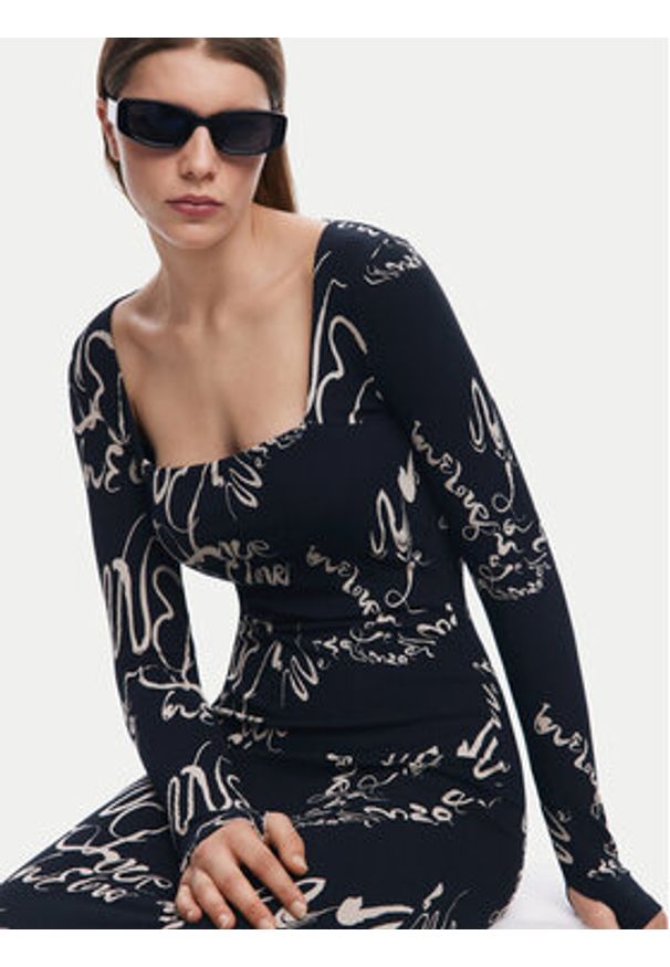 Desigual Sukienka codzienna 25SWVK05 Czarny Slim Fit. Okazja: na co dzień. Kolor: czarny. Materiał: syntetyk. Typ sukienki: proste. Styl: casual