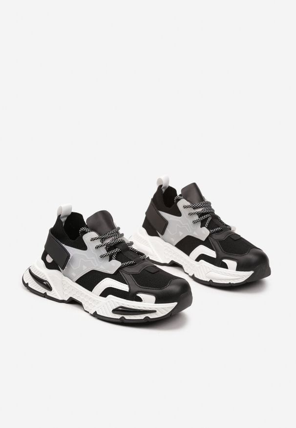 Renee - Czarne Sneakersy w Streetwearowym Stylu z Ozdobnym Rzepem Akkaria. Okazja: na co dzień. Zapięcie: sznurówki. Kolor: czarny