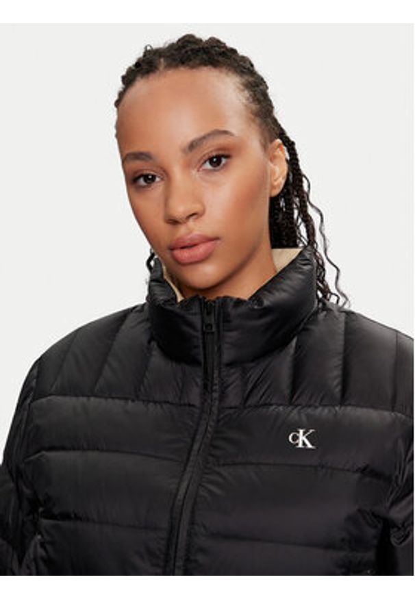 Calvin Klein Jeans Kurtka puchowa J20J222585 Czarny Regular Fit. Kolor: czarny. Materiał: syntetyk