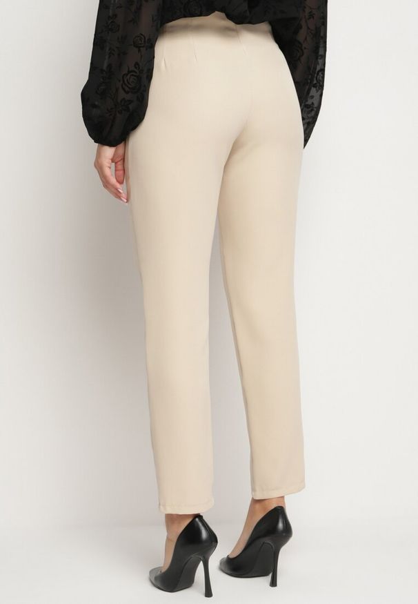 Born2be - Jasnobeżowe Spodnie Cygaretki High Waist Caphe. Okazja: na co dzień. Stan: podwyższony. Kolor: beżowy. Styl: elegancki, casual