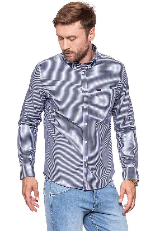 Lee - KOSZULA LEE SLIM BUTTON DOWN WHITE L66VBB12. Typ kołnierza: button down. Wzór: aplikacja, paski