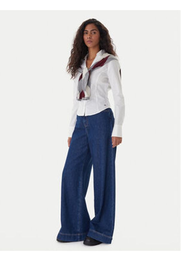 Tommy Jeans Koszula Baby DW0DW22604 Biały Slim Fit. Kolor: biały. Materiał: bawełna