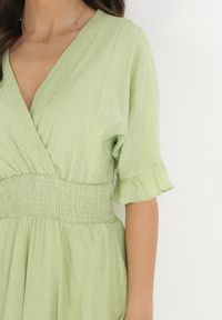 Born2be - Zielona Sukienka Mini z Gumką w Pasie i Falbankami Edeane. Typ kołnierza: kołnierz z falbankami. Kolor: zielony. Długość: mini #2