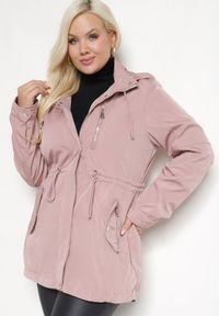 Born2be - Różowa Kurtka Parka z Kapturem i Kieszeniami Sinora. Okazja: na co dzień. Typ kołnierza: kaptur. Kolekcja: plus size. Kolor: różowy. Materiał: jeans. Styl: casual, elegancki