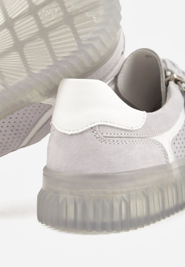 Renee - Niebieskie Zamszowe Sneakersy z Półtransparentną Podeszwą Suwakiem i Wkładką ze Skóry Sewtera. Okazja: na co dzień. Kolor: niebieski. Materiał: skóra, zamsz