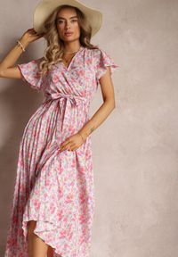 Renee - Jasnoróżowa Plisowana Sukienka Maxi w Kwiatki z Gumką w Talii Ikama. Kolor: różowy. Materiał: materiał. Wzór: kwiaty. Długość: maxi #4