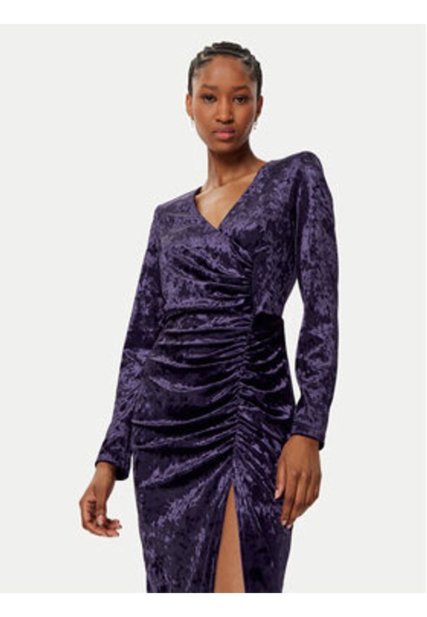 Rinascimento Sukienka koktajlowa CFC0121946003 Fioletowy Regular Fit. Kolor: fioletowy. Materiał: syntetyk. Styl: wizytowy