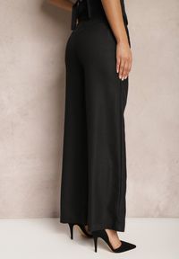 Renee - Czarne Szerokie Spodnie High Waist Obszyte Metaliczną Nicią Silvaine. Stan: podwyższony. Kolor: czarny. Styl: klasyczny, elegancki