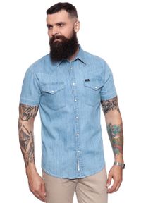 Lee - KOSZULA MĘSKA KRÓTKI RĘKAW LEE WESTERN SHIRT BLUE BOOK L640MYCI. Okazja: na co dzień. Materiał: jeans. Długość rękawa: krótki rękaw. Długość: krótkie. Styl: casual