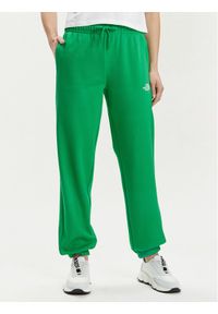 The North Face Spodnie dresowe Essential NF0A7ZJF Zielony Relaxed Fit. Kolor: zielony. Materiał: bawełna
