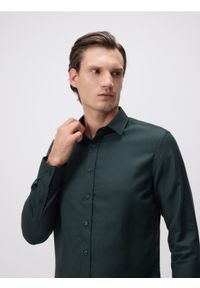 Reserved - Koszula slim z bawełny egipskiej - ciemnozielony. Kolor: zielony. Materiał: bawełna