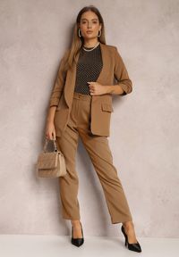 Renee - Ciemnobeżowa Marynarka Rhenona. Kolor: beżowy. Materiał: koronka, satyna. Wzór: jednolity. Styl: klasyczny, elegancki
