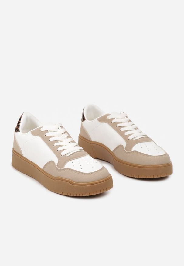 Renee - Ciemnobeżowe Casualowe Sneakersy na Płaskiej Podeszwie z Perforacją Theneria. Okazja: na co dzień. Kolor: beżowy. Materiał: jeans. Obcas: na płaskiej podeszwie