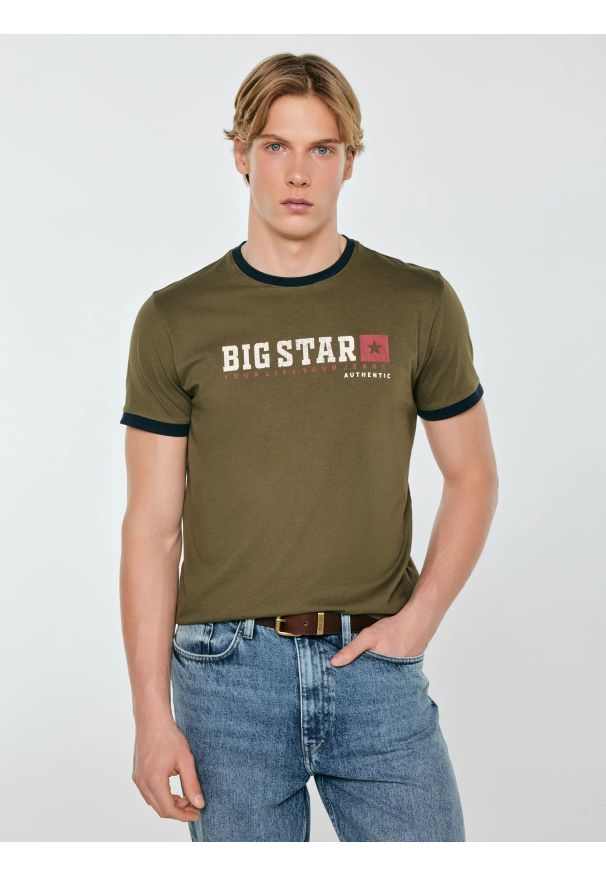 Big-Star - Koszulka męska z linii Authentic z logo BIG STAR khaki Summet 303. Okazja: na co dzień. Kolor: zielony. Materiał: bawełna. Styl: casual, sportowy, wizytowy