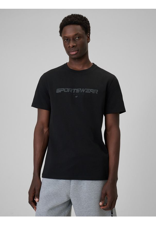 4f - 4F T-shirt regular z nadrukiem męski - czarny L. Okazja: na co dzień. Kolor: czarny. Materiał: dzianina, bawełna, materiał. Wzór: nadruk. Styl: casual