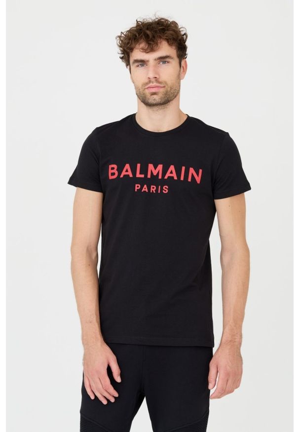 Balmain - BALMAIN Czarny męski T-shirt z czerwonym logo, Rozmiar XL. Kolor: czarny