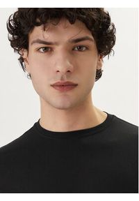 Guess T-Shirt M6RI62 JR06K Czarny Regular Fit. Kolor: czarny. Materiał: bawełna #4