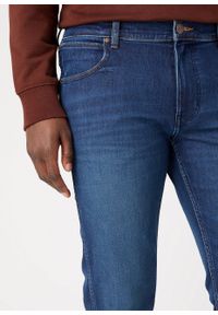 Wrangler - WRANGLER GREENSBORO MĘSKIE SPODNIE JEANSOWE GREEN FUZZ W15QMQ350 #5