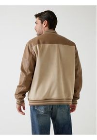 Guess Kurtka bomber M5BL2B K1062 Beżowy Regular Fit. Kolor: beżowy. Materiał: syntetyk