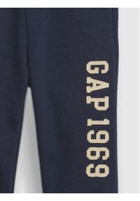 GAP - Gap Spodnie dresowe 773994-00 Granatowy Regular Fit. Kolor: niebieski. Materiał: bawełna