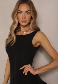Renee - Czarny Kombinezon Ozdobiony Falbanką Novelisca. Okazja: na co dzień. Kolor: czarny. Wzór: aplikacja. Styl: elegancki, casual #3