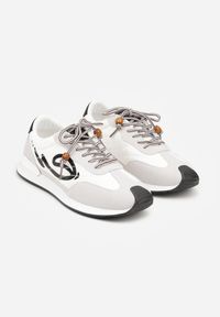 Renee - Czarne Sneakersy Ozdobione Geometrycznym Motywem Phiaronei. Okazja: na co dzień. Kolor: czarny. Materiał: jeans. Wzór: geometria, aplikacja #2