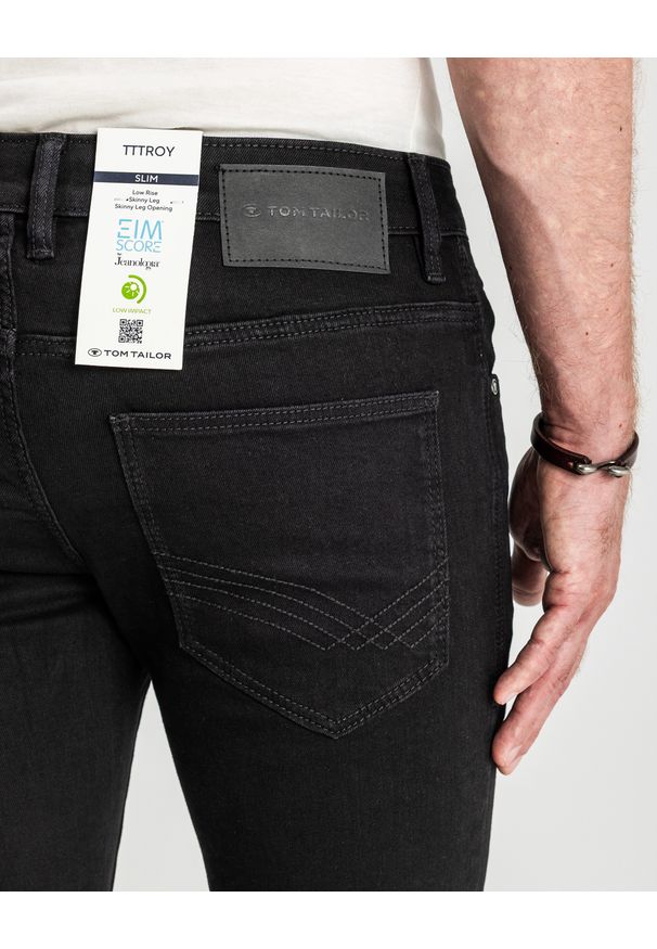 Męskie Spodnie Jeansowe Tom Tailor Troy Czarne Slim Fit 1021160 10270. Okazja: na randkę, na spotkanie biznesowe, na co dzień. Kolor: czarny. Wzór: gładki. Styl: elegancki, biznesowy, klasyczny, casual