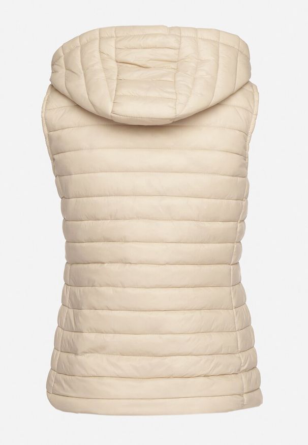 Born2be - Ciemnobeżowa Pikowana Kamizelka na Suwak z Kieszeniami i Odpinanym Kapturem Arsalna. Okazja: na co dzień. Typ kołnierza: golf. Kolor: beżowy. Materiał: jeans. Styl: klasyczny, elegancki, casual