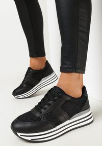 Born2be - Czarne Brokatowe Sneakersy na Piankowej Podeszwie Takamas. Nosek buta: okrągły. Zapięcie: sznurówki. Kolor: czarny. Materiał: materiał. Sezon: wiosna, lato, jesień. Obcas: na obcasie. Wysokość obcasa: niski #3