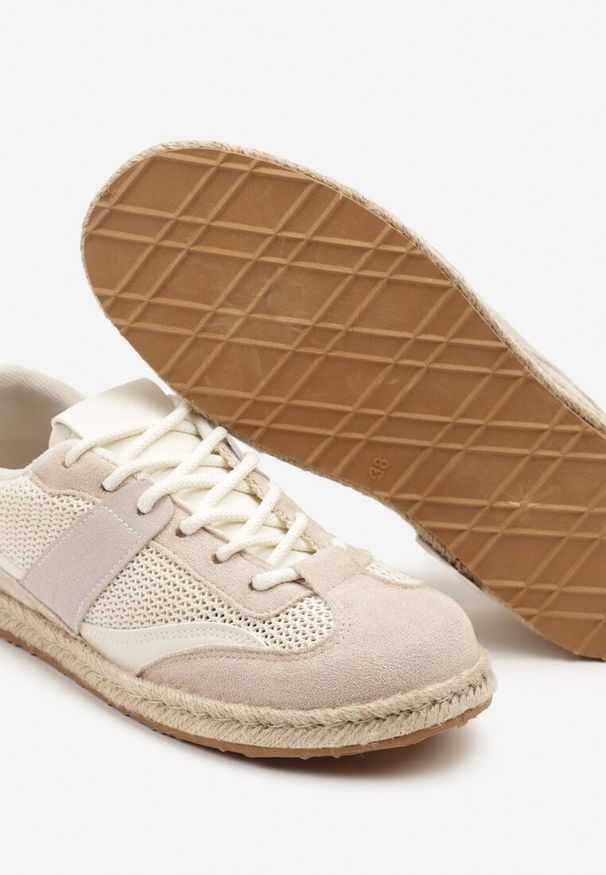 Renee - Beżowe Sneakersy Typu Kultowe Tenisówki Zdobione Przeszyciami Grelloti. Okazja: na co dzień. Kolor: beżowy. Materiał: jeans, koronka. Wzór: aplikacja. Obcas: na obcasie. Wysokość obcasa: niski