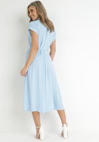 Born2be - Niebieska Sukienka Koszulowa Wiązana w Pasie z Krótkimi Rękawami Clairana. Kolor: niebieski. Długość rękawa: krótki rękaw. Typ sukienki: koszulowe #5
