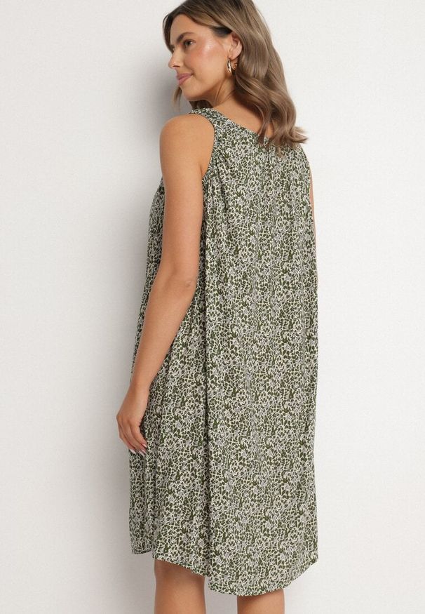 Born2be - Ciemnozielona Rozkloszowana Sukienka z Bawełny w Abstrakcyjny Wzór Annivione. Kolor: zielony. Materiał: bawełna. Długość rękawa: na ramiączkach. Styl: elegancki, klasyczny