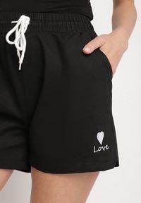 Born2be - Czarne Dresowe Szorty o Prostym Kroju z Wiązaniem i Kieszeniami Foladea. Okazja: na co dzień, na spacer. Kolor: czarny. Materiał: dresówka. Styl: klasyczny, casual #3
