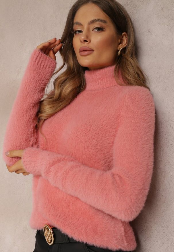 Renee - Różowy Golf Wełniany Kedrindas. Typ kołnierza: golf. Kolor: różowy. Materiał: wełna. Długość rękawa: długi rękaw. Długość: długie