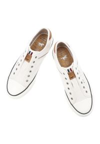 Białe Trampki Mustang Wsuwane Obuwie Damskie. Okazja: na co dzień. Zapięcie: bez zapięcia. Kolor: biały. Materiał: jeans, materiał. Wzór: haft. Sezon: lato. Styl: casual, elegancki, sportowy #7