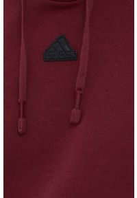 Adidas - adidas bluza męska kolor bordowy z kapturem gładka. Typ kołnierza: kaptur. Kolor: czerwony. Materiał: tkanina, włókno, dzianina, materiał. Wzór: gładki #2