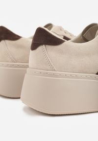 Renee - Beżowe Sneakersy na Platformie ze Skóry Naturalnej Ozdobione Paskami Sovimi. Okazja: na co dzień. Zapięcie: pasek. Kolor: beżowy. Materiał: skóra. Wzór: aplikacja. Obcas: na platformie #6