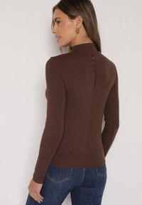 Born2be - Brązowa Bawełniana Bluzka Ozdobiona Guzikami Tusreena. Okazja: na co dzień. Kolor: brązowy. Materiał: bawełna. Wzór: aplikacja. Styl: klasyczny, casual, elegancki #7