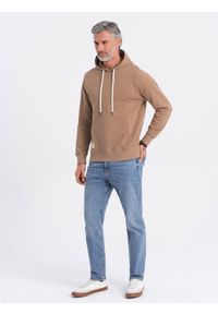 Ombre Clothing - Męska bluza dresowa kangurka z kapturem - brązowa V2 OM-SSBN-0177 - L. Okazja: na co dzień. Typ kołnierza: kaptur. Kolor: brązowy. Materiał: dresówka. Wzór: aplikacja. Styl: klasyczny, casual #4