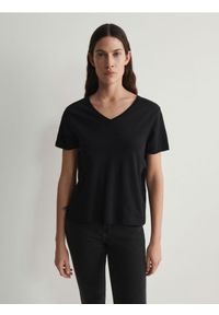 Reserved - Bawełniany t-shirt - czarny. Kolor: czarny. Materiał: bawełna. Wzór: gładki #1