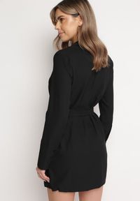 Born2be - Czarna Klasyczna Sukienka Kopertowa z Rozszerzanymi Rękawami i Paskiem Arlevi. Kolor: czarny. Typ sukienki: kopertowe. Styl: klasyczny #6
