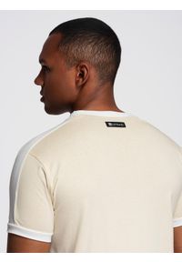 Ombre Clothing - Męski t-shirt z kontrastowymi lampasami – kremowy V7 - Rozmiar: L. Okazja: na co dzień. Kolor: kremowy. Materiał: materiał, jersey, poliester, bawełna. Wzór: melanż, aplikacja. Styl: klasyczny, sportowy, casual #7
