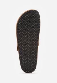 Renee - Jasnobrązowe Klapki Typu Chodaki z Zamszu Naturalnego z Klamrą Meridnore. Kolor: brązowy. Materiał: zamsz. Sezon: lato. Styl: elegancki #9